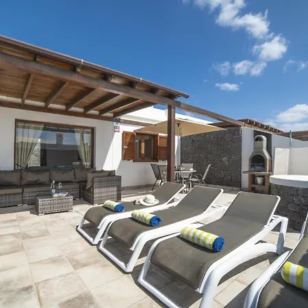 Beautiful Lanzarote 3 Bedrooms Strelitzia South Facing & Secluded Private Pool *