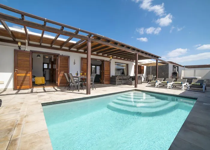 Beautiful Lanzarote 3 Bedrooms Strelitzia South Facing & Secluded Private Pool Вилла Коста Бланка