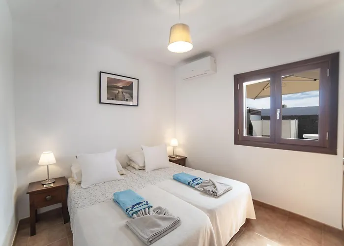 Вилла Beautiful Lanzarote 3 Bedrooms Strelitzia South Facing & Secluded Private Pool *