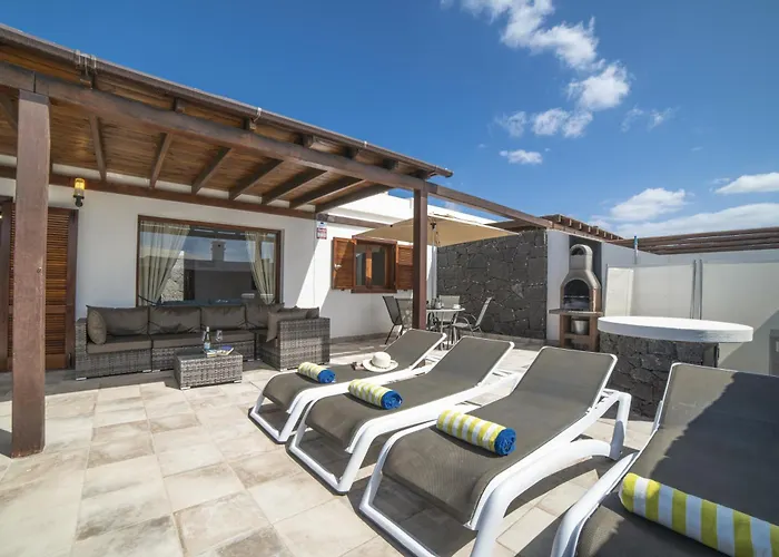 Beautiful Lanzarote 3 Bedrooms Strelitzia South Facing & Secluded Private Pool *