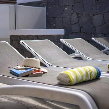 Beautiful Lanzarote 3 Bedrooms Strelitzia South Facing & Secluded Private Pool *