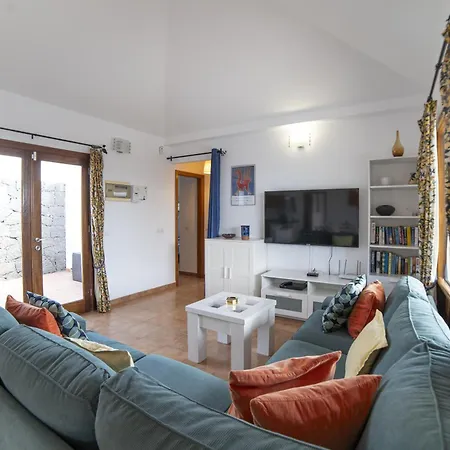 Villa Beautiful Lanzarote 3 Bedrooms Strelitzia South Facing & Secluded Private Pool Playa Blanca