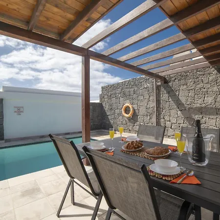 Beautiful Lanzarote 3 Bedrooms Strelitzia South Facing & Secluded Private Pool 빌라
