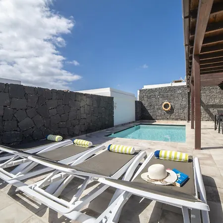 빌라 Beautiful Lanzarote 3 Bedrooms Strelitzia South Facing & Secluded Private Pool