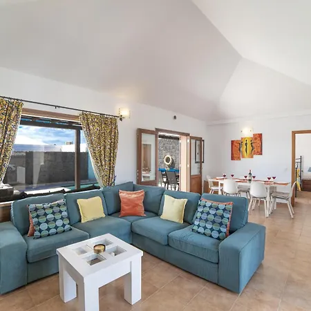 Beautiful Lanzarote 3 Bedrooms Strelitzia South Facing & Secluded Private Pool Villa Playa Blanca