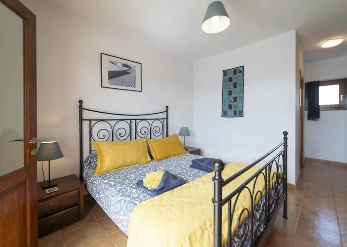 Villa Beautiful Lanzarote 3 Bedrooms Strelitzia South Facing & Secluded Private Pool *