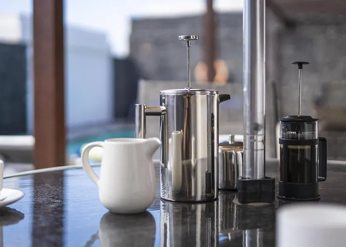 Beautiful Lanzarote 3 Bedrooms Strelitzia South Facing & Secluded Private Pool 빌라 *