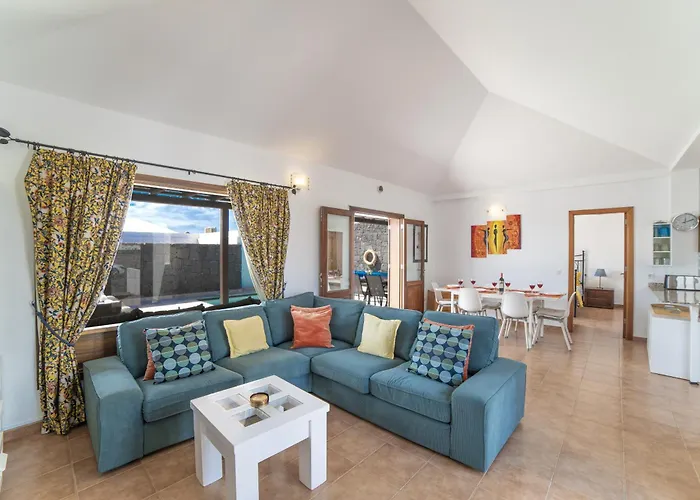 Beautiful Lanzarote 3 Bedrooms Strelitzia South Facing & Secluded Private Pool 빌라 플라야블랑카