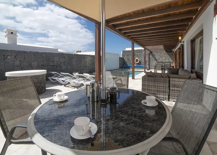 Beautiful Lanzarote 3 Bedrooms Strelitzia South Facing & Secluded Private Pool Playa Blanca