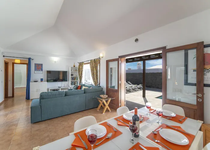 빌라 Beautiful Lanzarote 3 Bedrooms Strelitzia South Facing & Secluded Private Pool