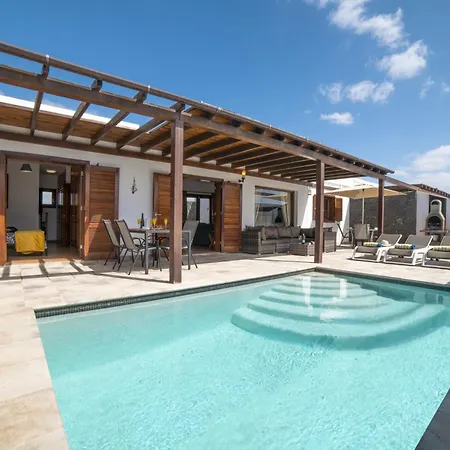 Beautiful Lanzarote 3 Bedrooms Strelitzia South Facing & Secluded Private Pool 别墅 普拉亚布兰卡