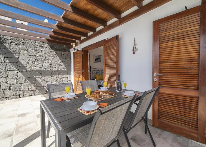 Beautiful Lanzarote 3 Bedrooms Strelitzia South Facing & Secluded Private Pool *